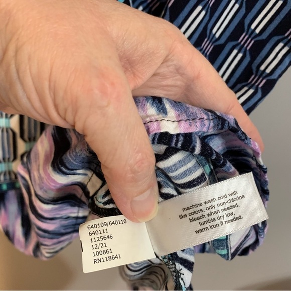 Lane Bryant Aztec‎ geo print cap sleeve blouse. Size 24 - Picture 9 of 9